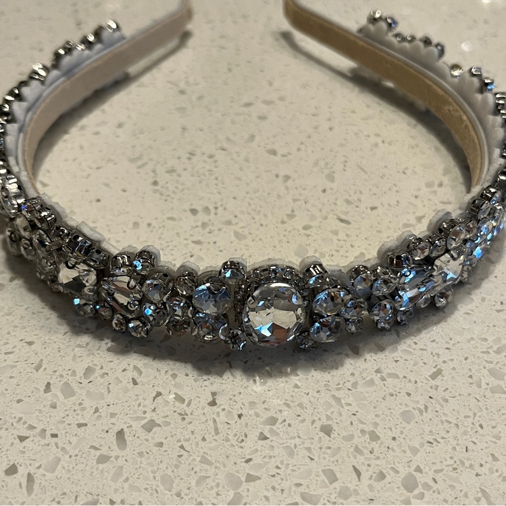 Wedding‎ style silver Headband With Gemstones, Fashionable And Elegant - Picture 4 of 9